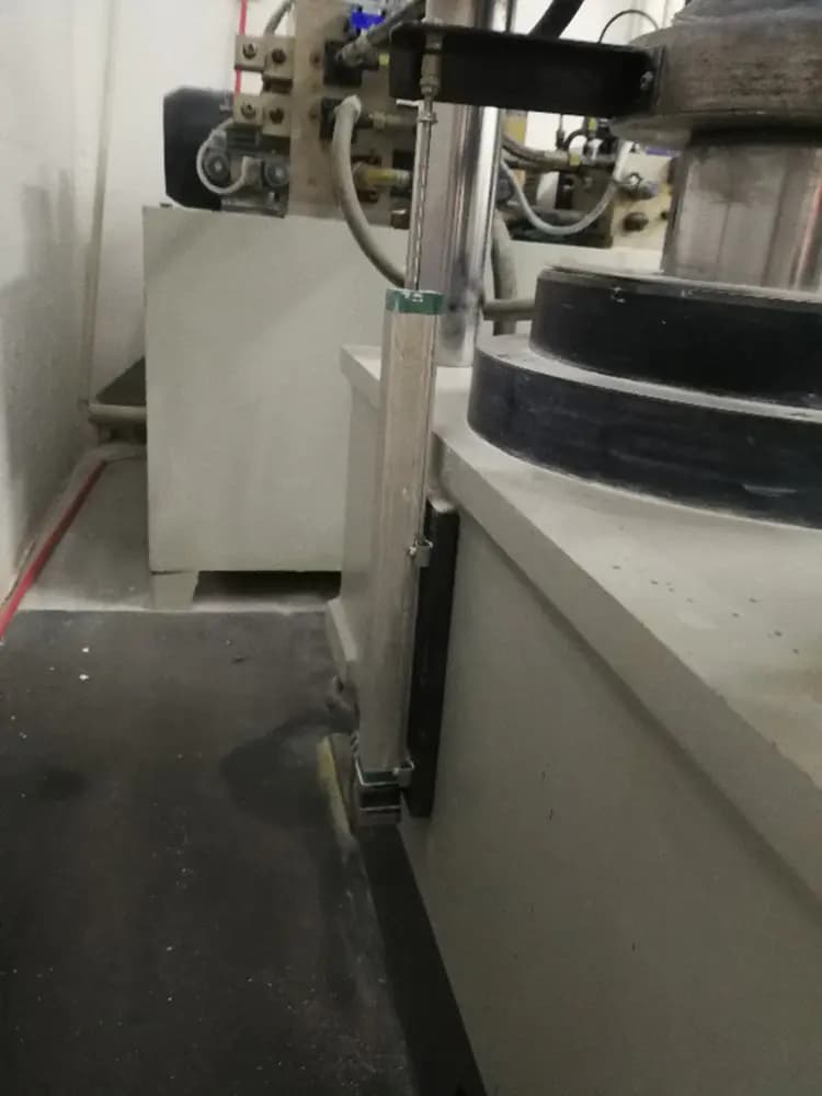 直线位移传感器在油缸位置测量与反馈系统中的应用实例