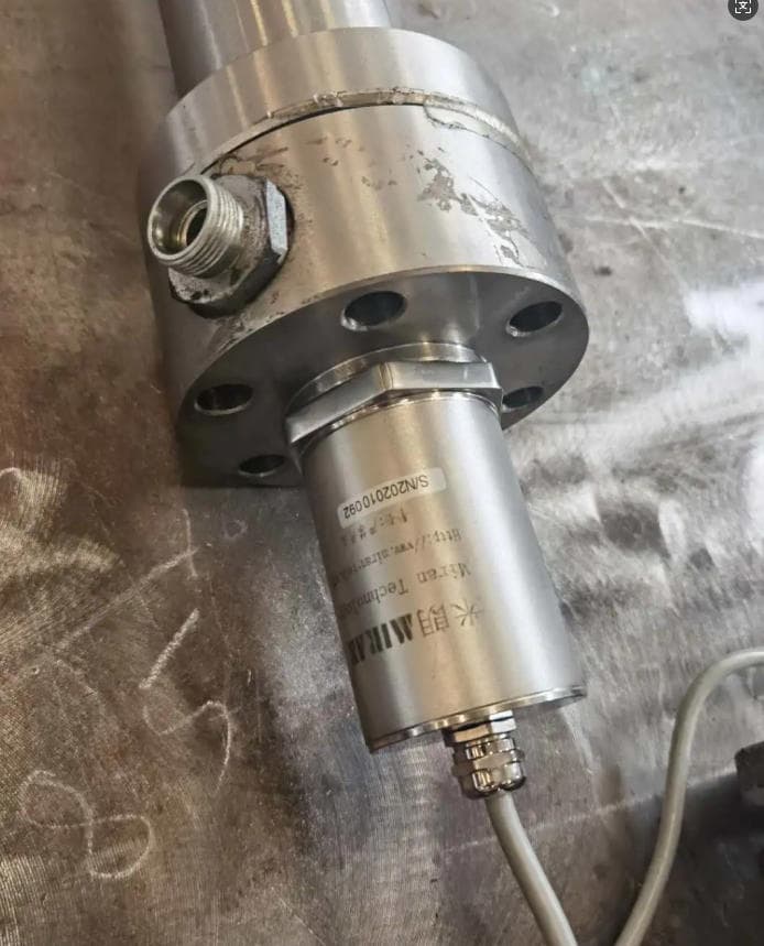 米朗MTL3系列内置高压式磁致伸缩位移传感器在液压油缸上应用