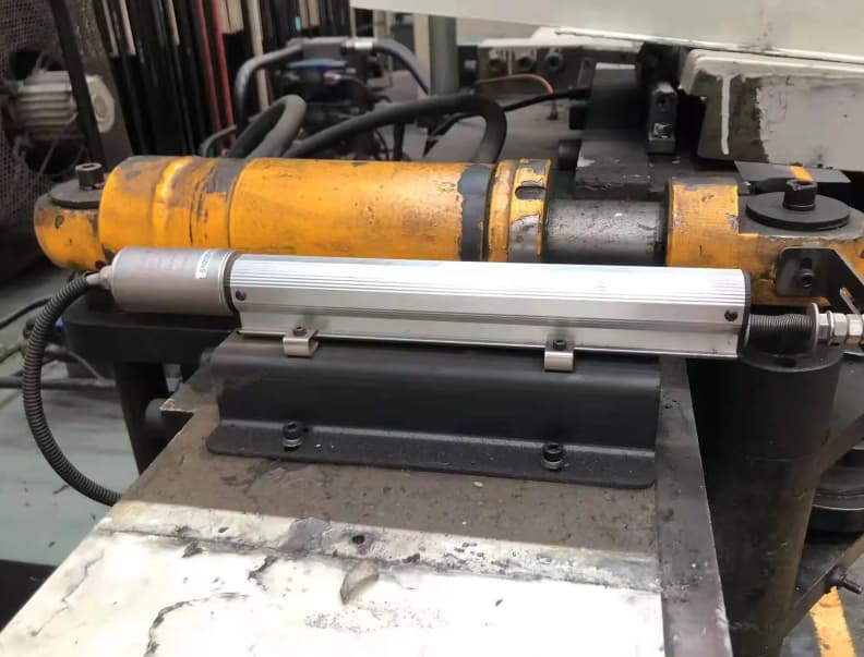 米朗MTC系列拉杆式磁致伸缩位移传感器在液压油缸上应用