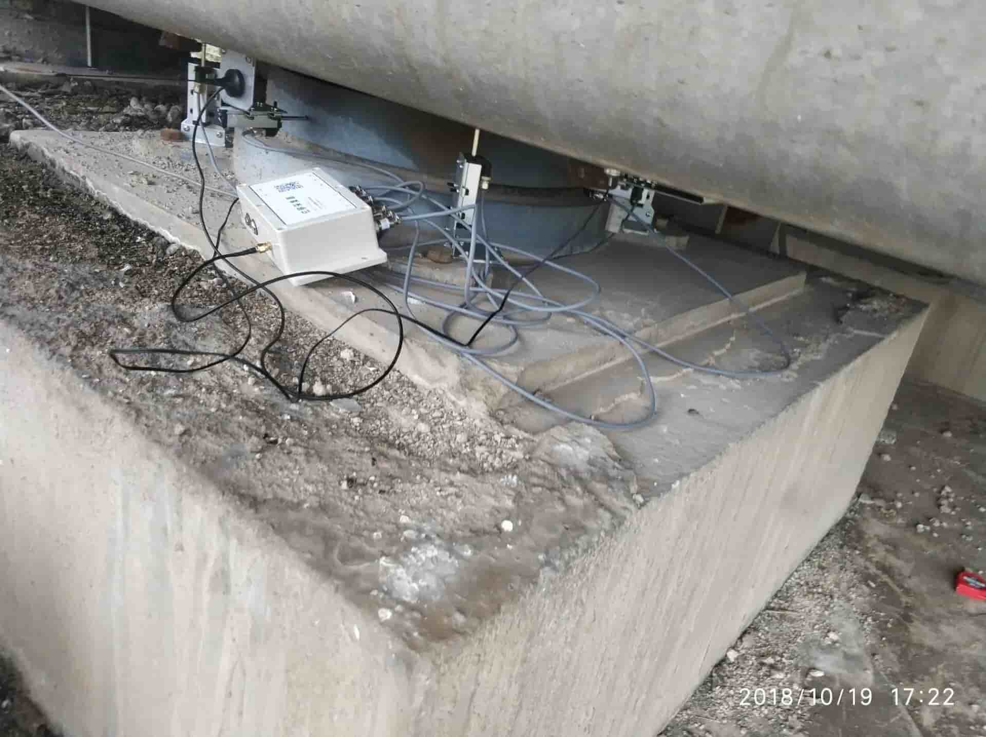 米朗TR4系列自复位式位移传感器应用举例之在桥梁下的使用